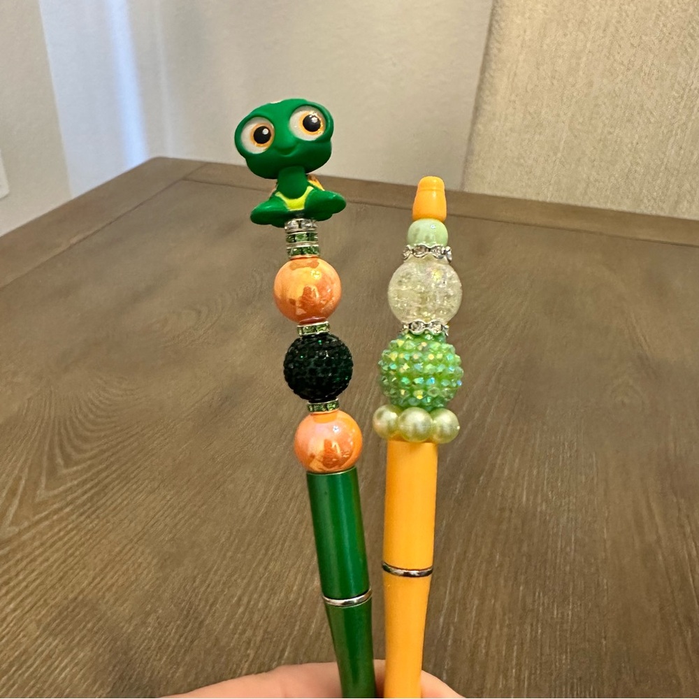 Disney Doorables Squirt Finding Nemo Set of 2 Beaded Pens‎ with Refillable Ink
